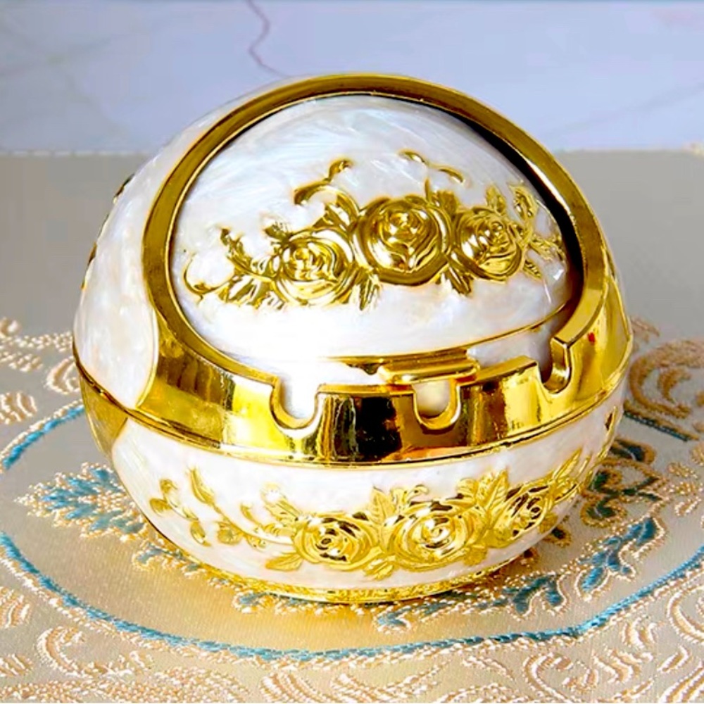 Cigarettes Ashtray : Sphere Vintage European Style